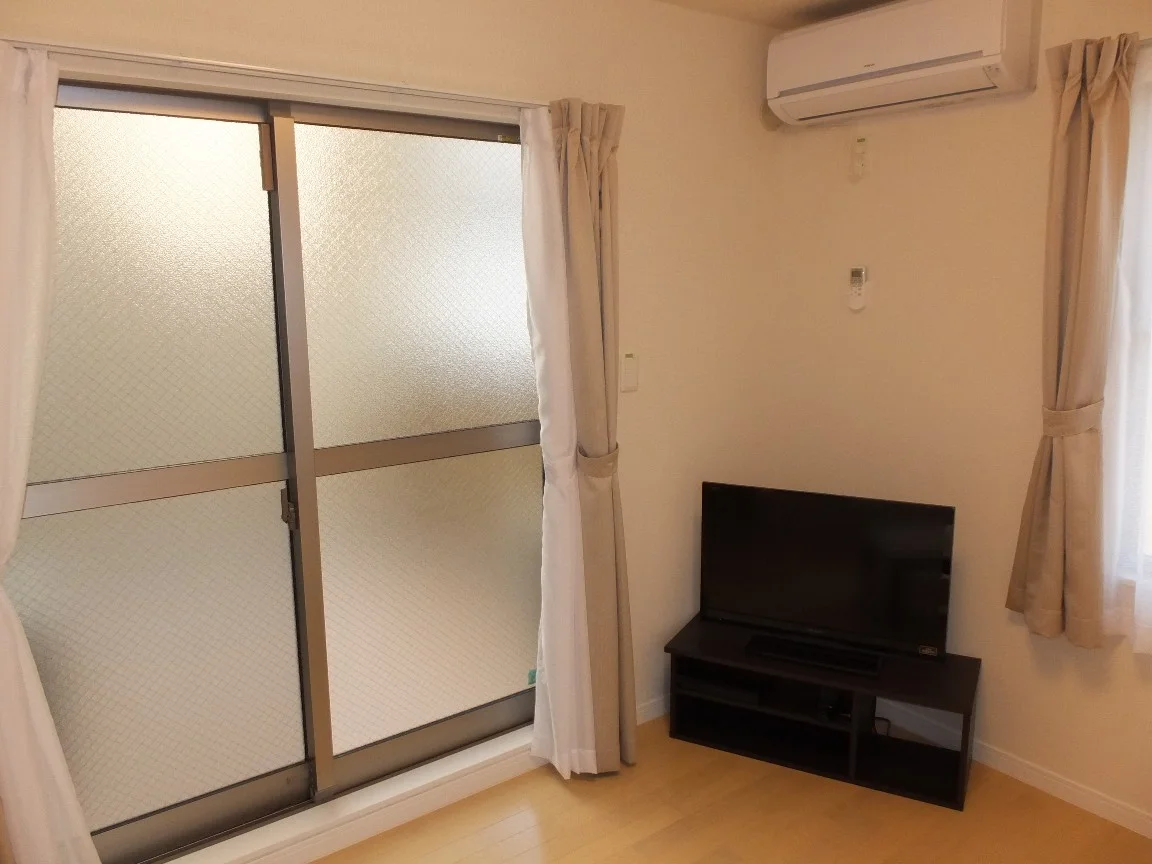 バルコニーに続く吐き出し窓