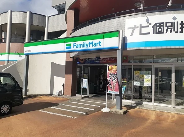 ファミリーマートまで850m