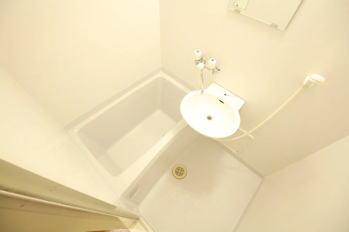 浴室乾燥機付きで、雨の日でも洗濯物が干せます♪