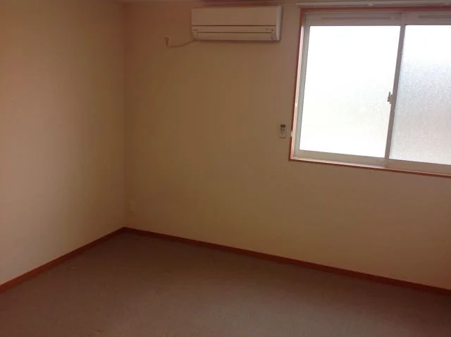 居間（玄関側）