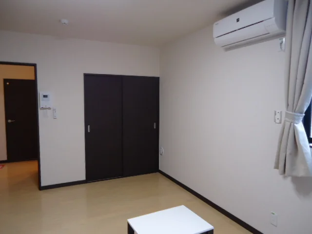 大容量のクローゼットつきで荷物の多い方でも安心です。