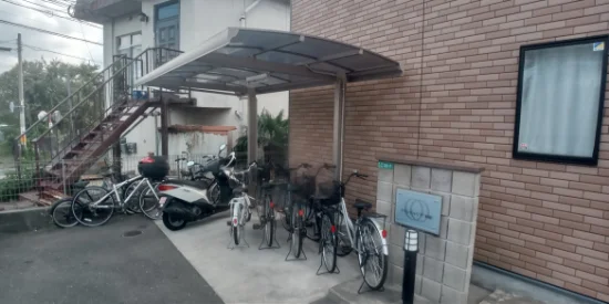 共用部分は清掃業者が清掃しています。