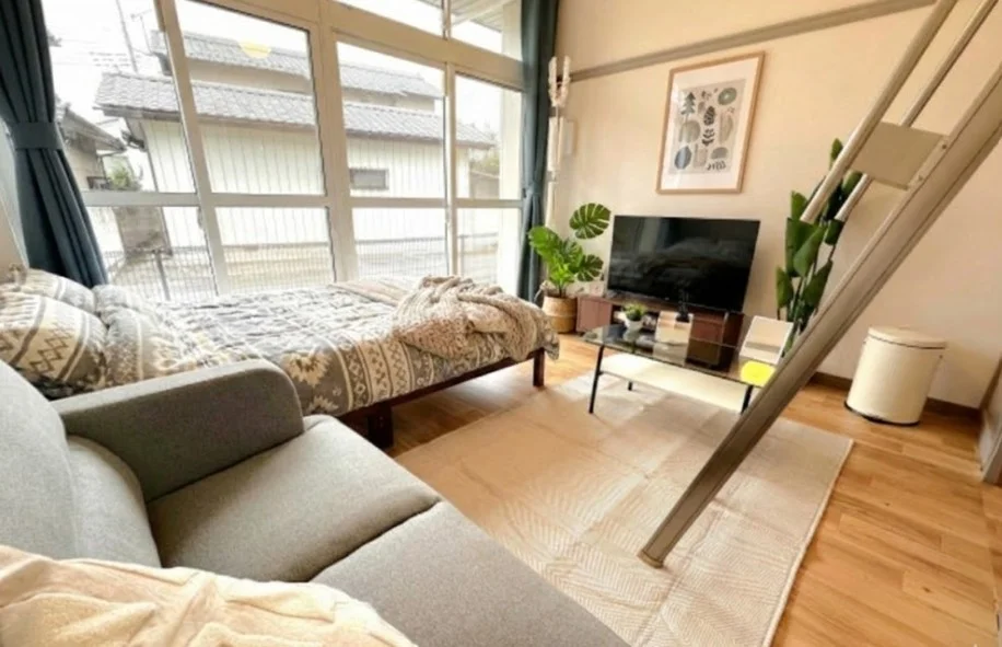 Kマンスリー群馬高崎駅前(高関)102♪群馬高崎エリアのマンスリーマンションです★※植木と額とクッションなどの装飾は写真用です。