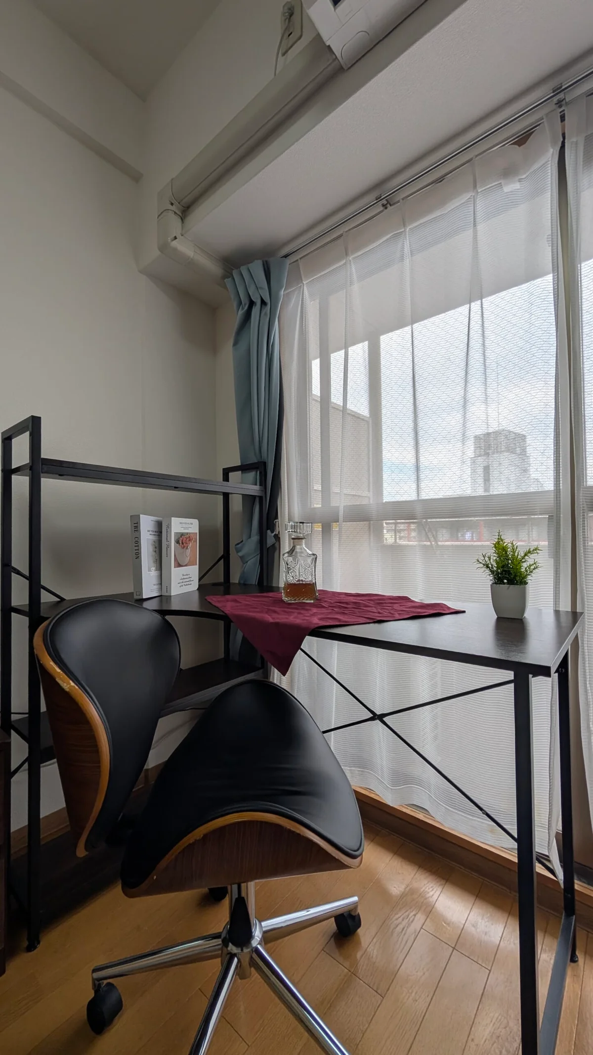 デスク・チェアも完備♪お仕事に♪