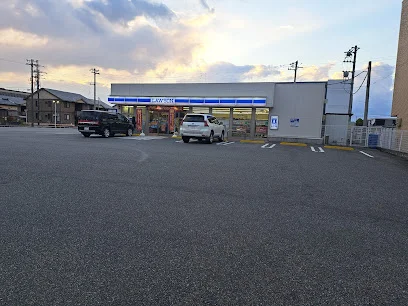 ローソン 高岡南店まで徒歩5分