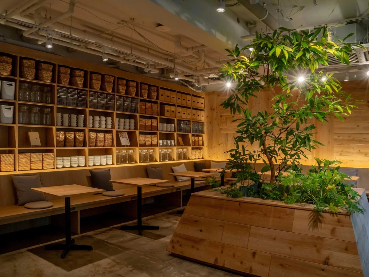 エントランスには無印良品の装飾がずらっと並びます。