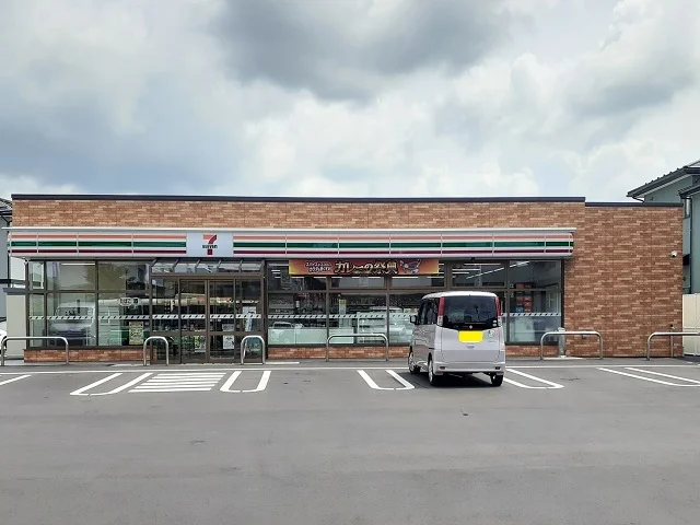 セブンイレブン仁井田二ッ屋店まで706m