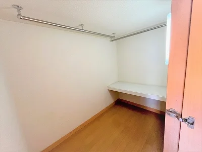 ベット下はウォークインクローゼット！