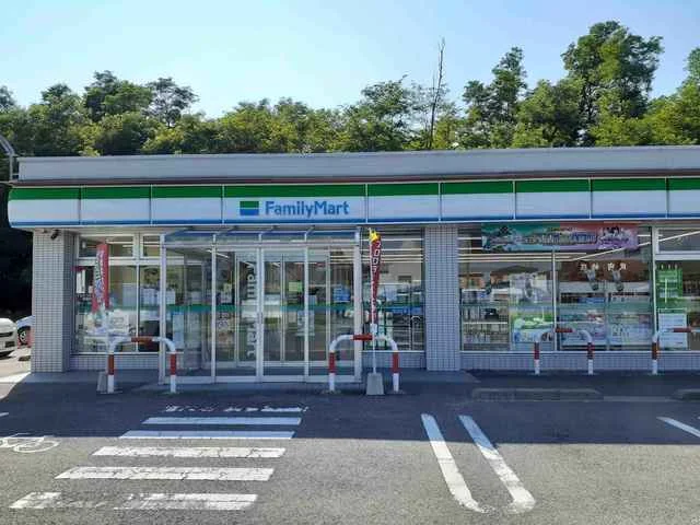 ファミリーマート能代港入口店まで446m