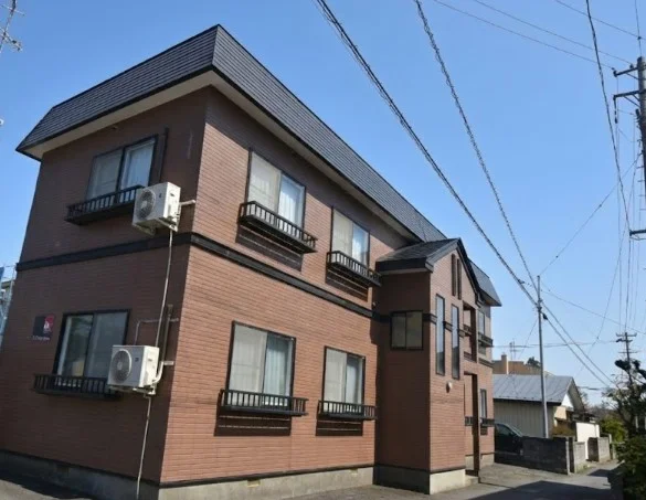 駐車場有で　車移動にてご利用可能！工事業者様や工場出張などの方にもオススメ！