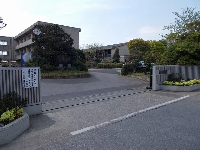 市立若葉中学校まで700m