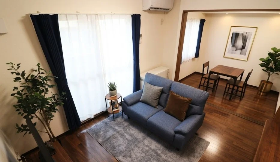 多数名で利用できるので　個人契約でファミリー使用や法人契約で工事関係者の多数名利用や出張で1人あたり割安にすることも可能！※植木と額とクッションなどは写真用です。