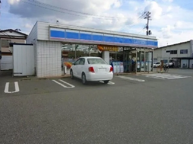 ローソン秋田仁井田本町店まで542m