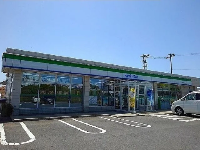 ファミリーマート 御所野湯本店まで1700m