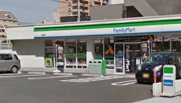 ファミリーマート馬借三丁目店まで徒歩1分（110ｍ）です。