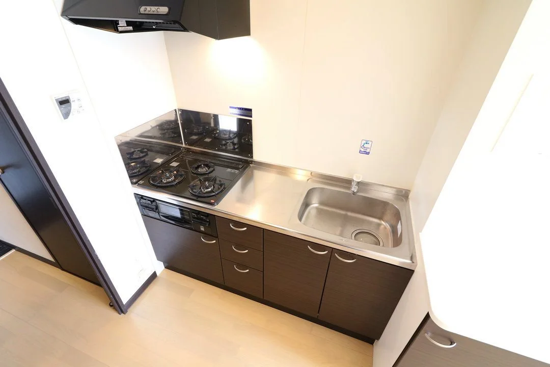 ワイドキッチン３口コンロ（ガス）お掃除が楽チン