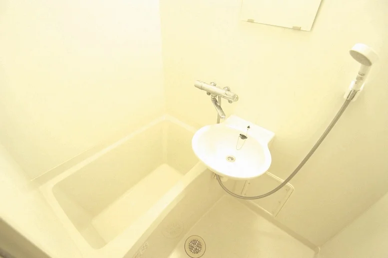 洗面台はお風呂に。浴室乾燥機付き