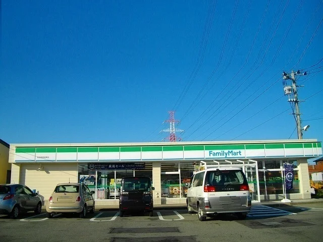 ファミリーマート　道東三丁目店まで450m