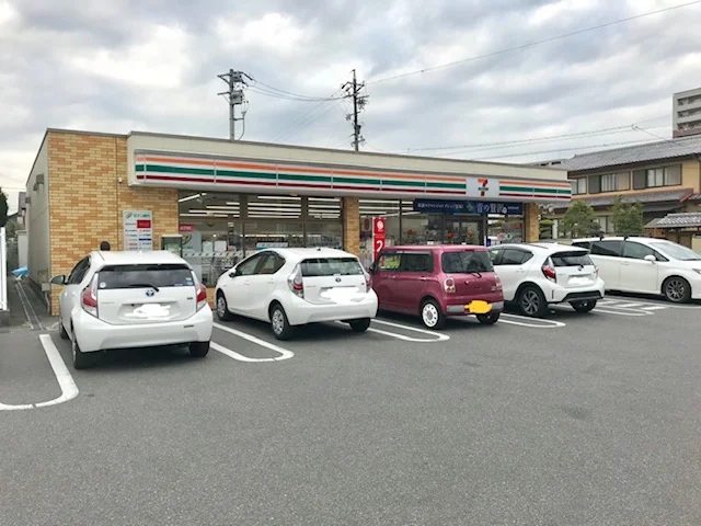 セブンイレブンまで徒歩４分！