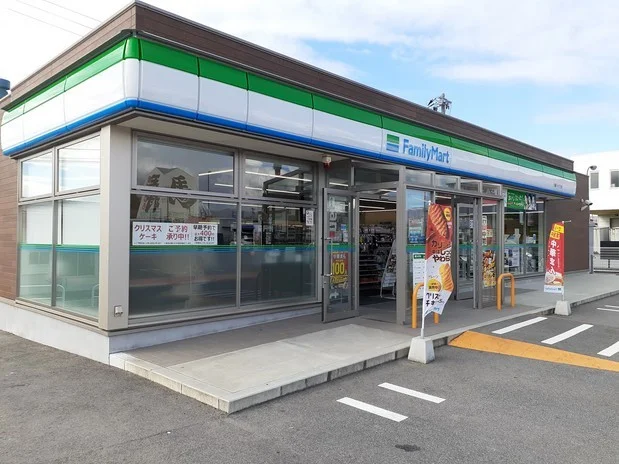 ファミリーマートまで450m