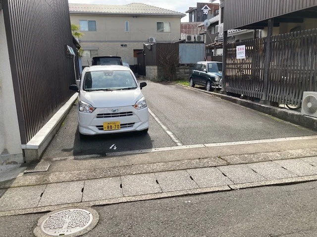 ※建物から道挟んで向かいのスペース