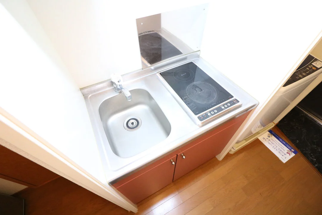 お掃除らくらくの２口ラジエントヒーターを採用