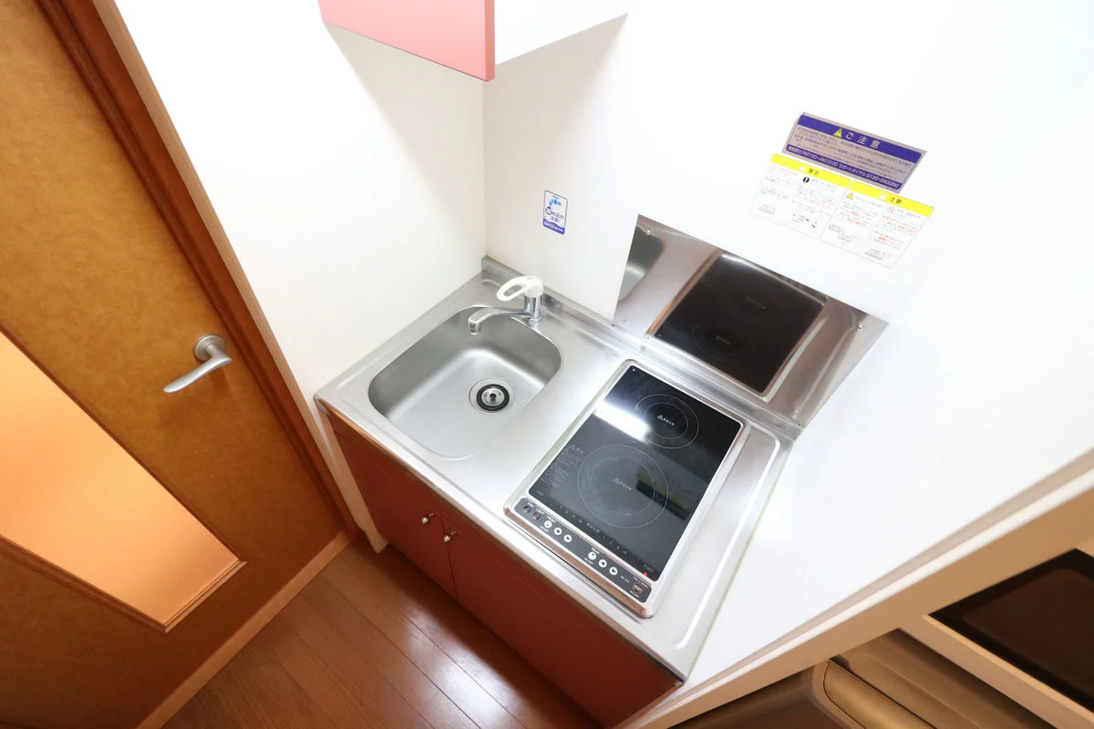 お掃除らくらくの２口ラジエントヒーターを採用