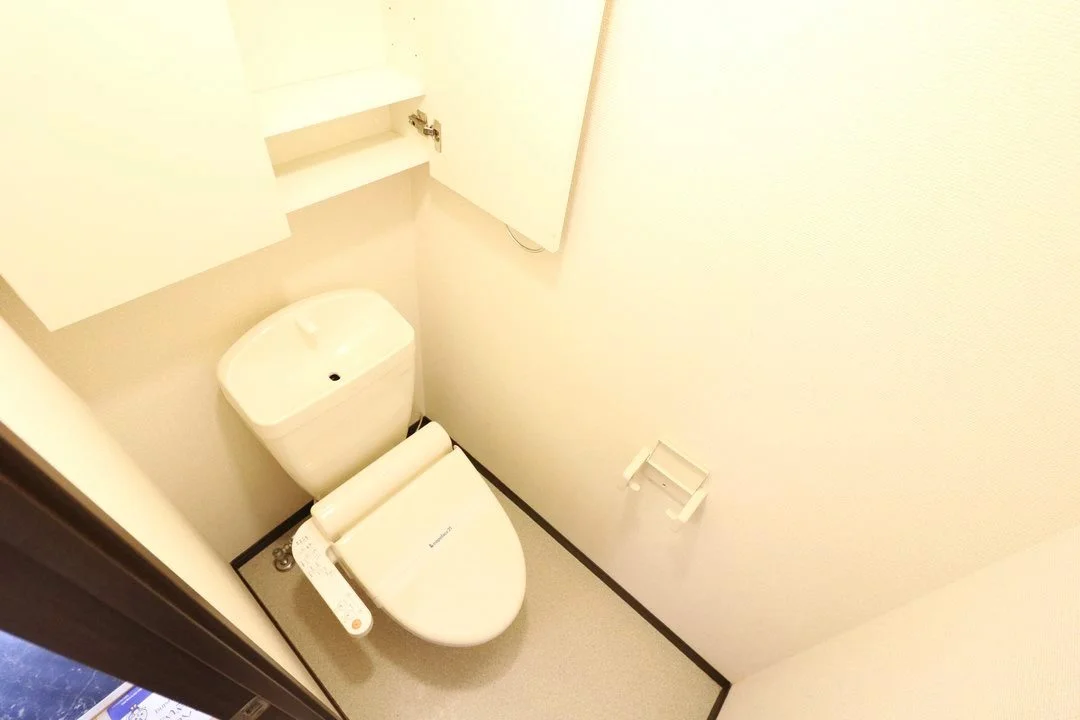 快適な温水洗浄便座付きトイレになります。