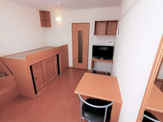 居室：１Fはフローリング　2Fは絨毯