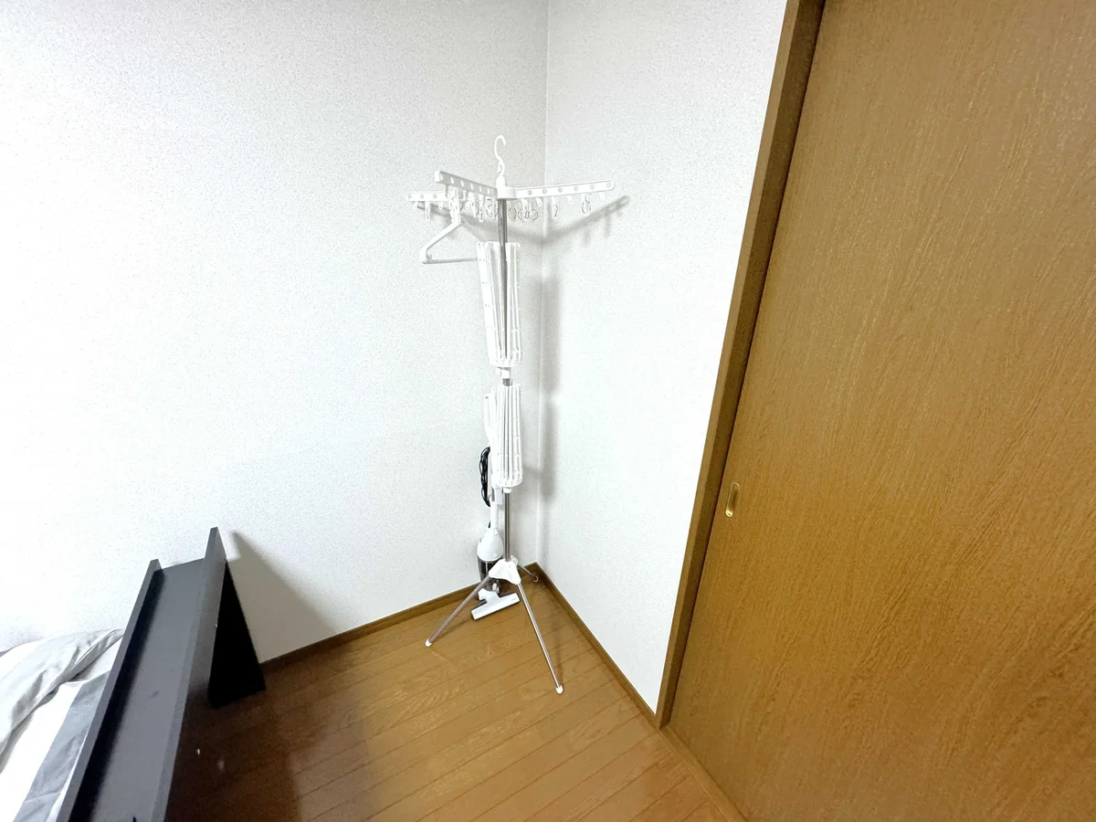 【掃除機完備】福井市ウィークリーマンション・福井市マンスリーマンションではビジネスホテルと違い、自宅と同じように生活できるのが強みの1つです。