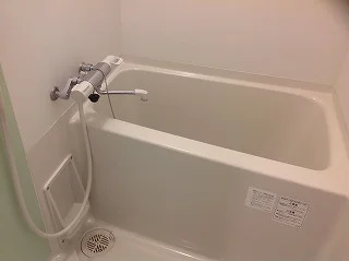 壁面の色はお部屋により異なります。