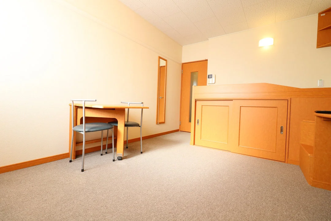 ベッド下に収納スペースあり！荷物が多くても十分に収まります