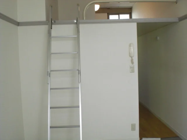 使い方自由なロフト付き。