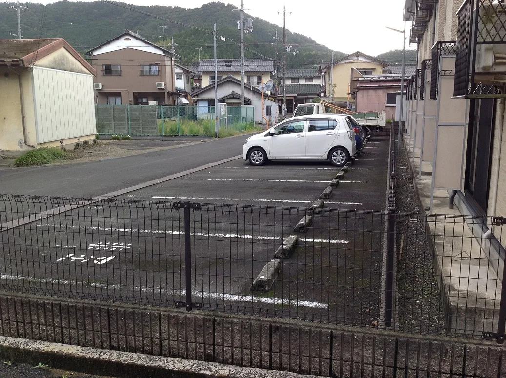 9台+軽１台の場所があります