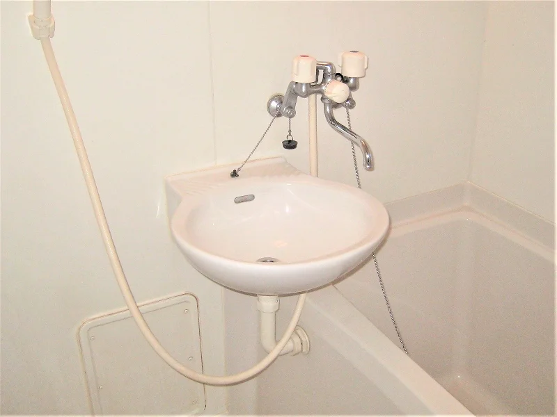 お風呂に洗面台あり。