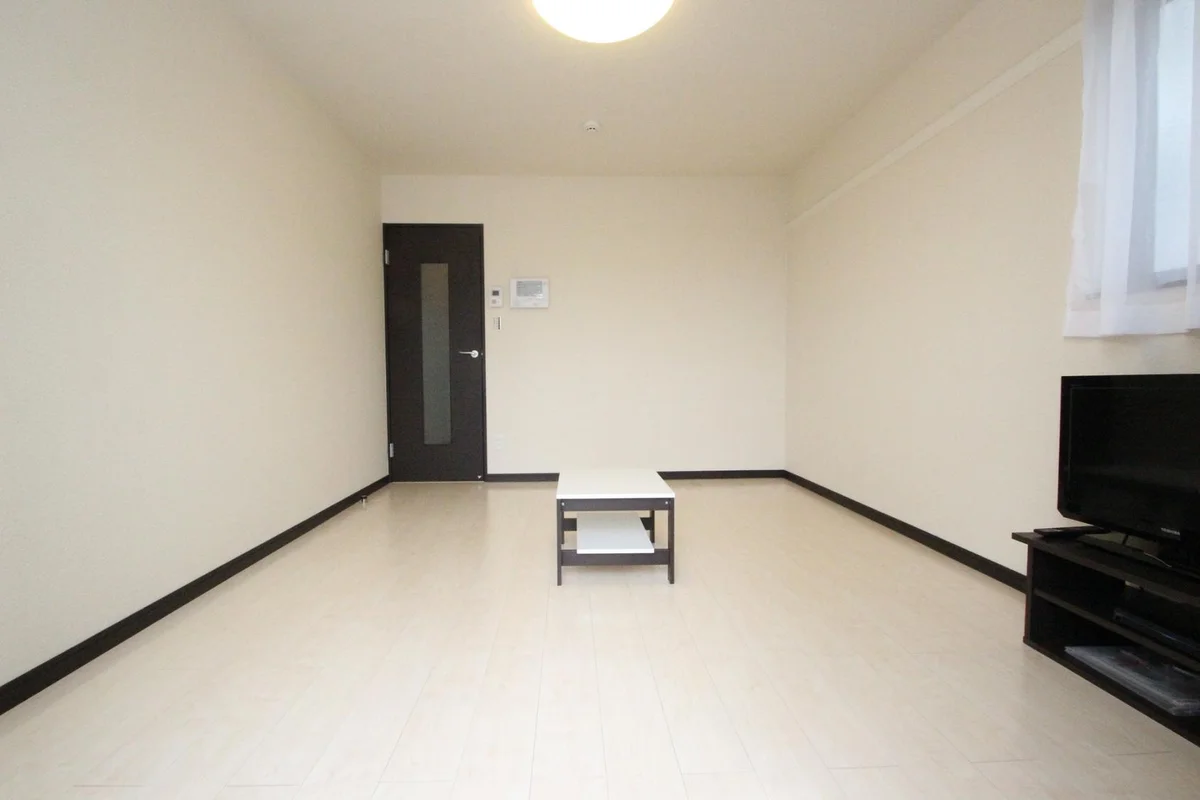 液晶ＴＶ・照明・テーブル・カーテン付き