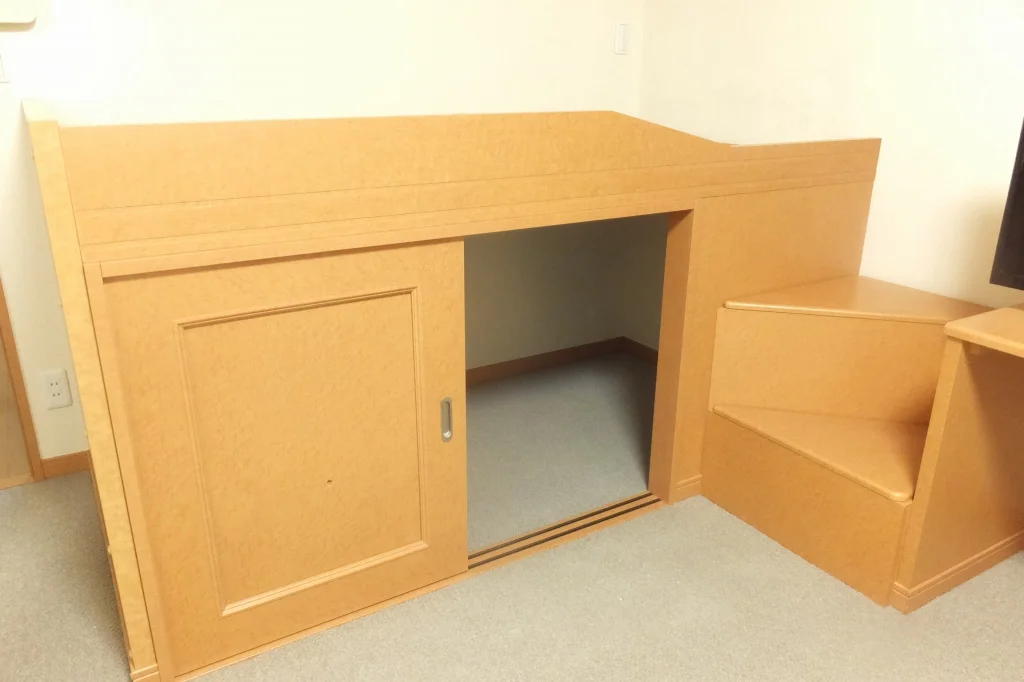 ベット下大型収納付き