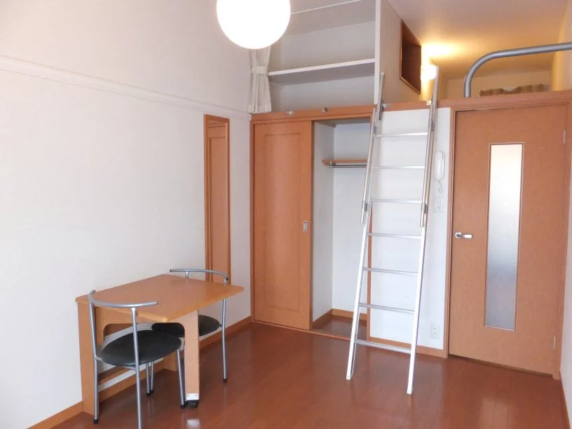 クローゼットの上部も収納