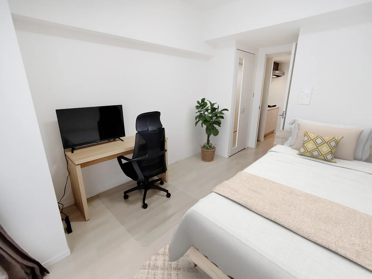 写真はお部屋のイメージです。ラグなどの室内装飾はございません。