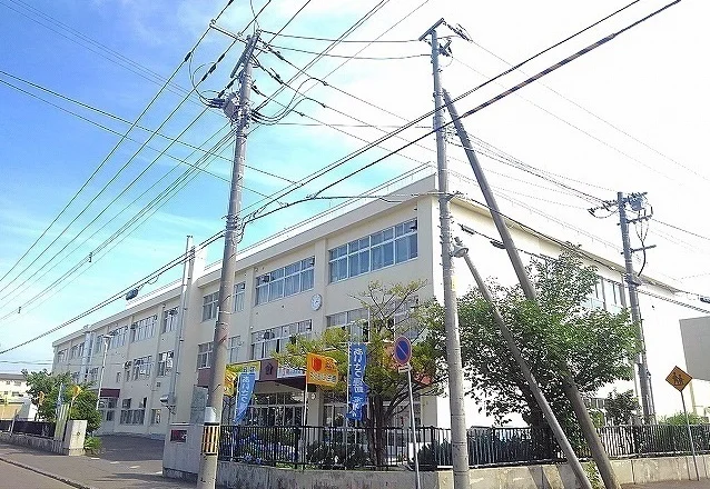 本郷小学校まで310m