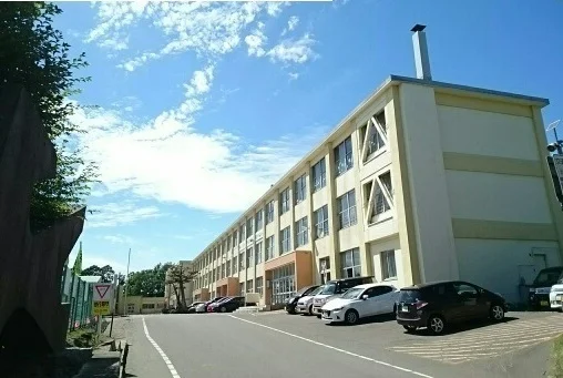 東部小学校まで1700m