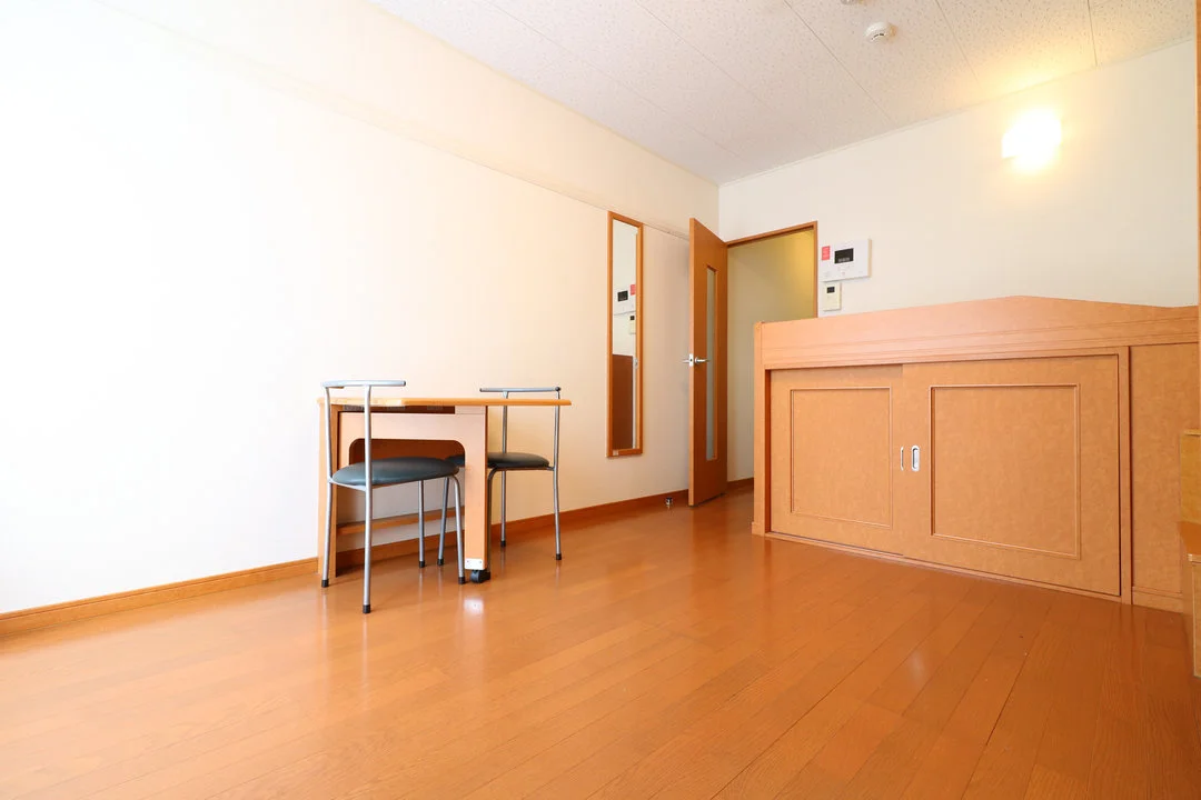 ベッド下に収納スペースあり！荷物が多くても十分に収まります