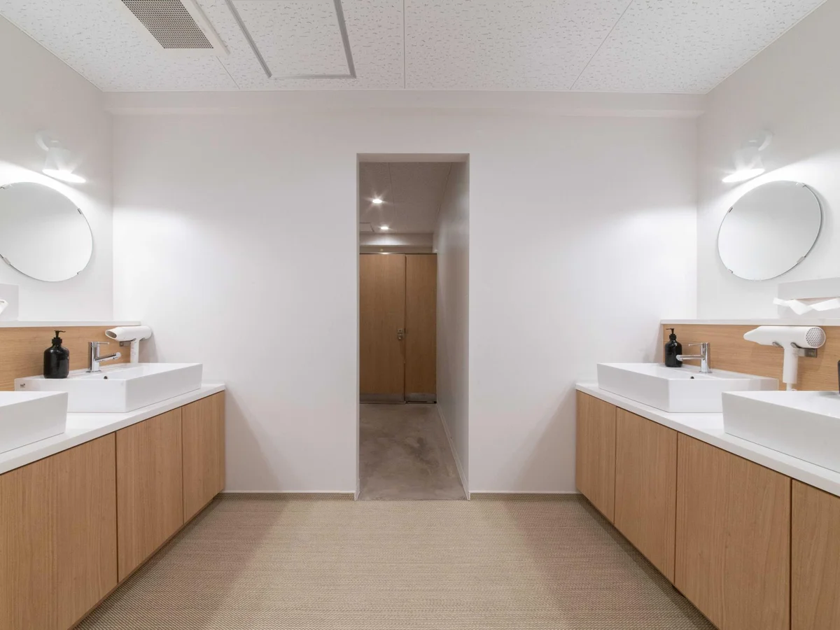 2階の女性トイレはゆったり広めです。