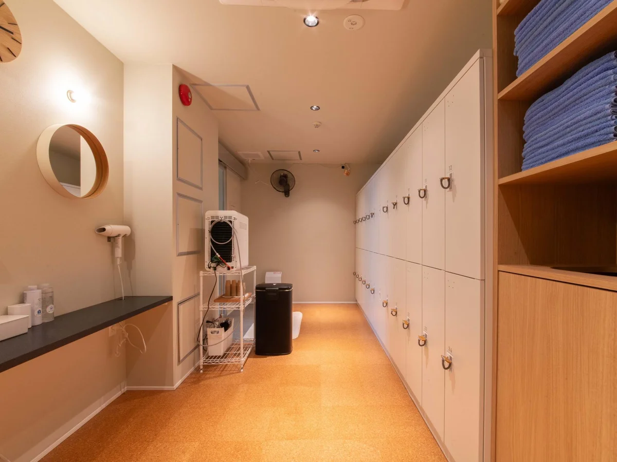 脱衣所は広々と！ドライヤーや洗面もありますよ。