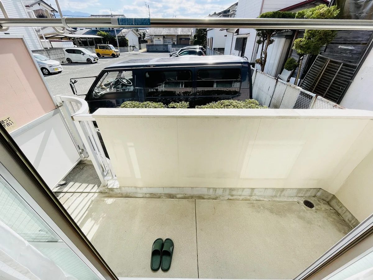 洗濯竿・スリッパ備え付☆入居中洗濯もできるので、コインランドリーに行かなくても大丈夫☆☆