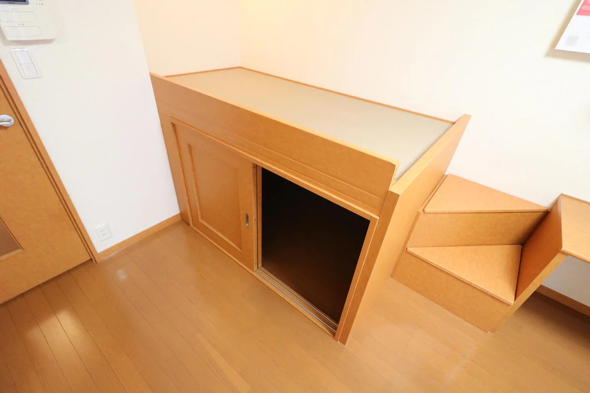 ベッド下に収納スペースあり！荷物が多くても十分に収まります！