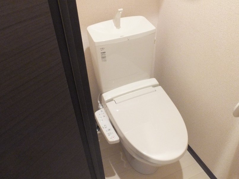 温水洗浄便座付きのトイレです。