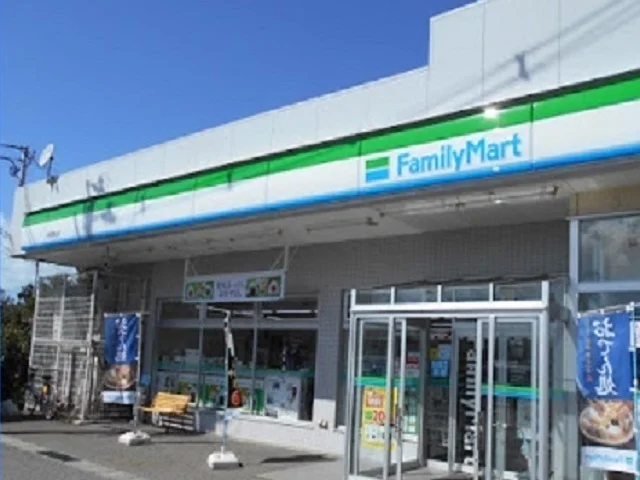 ファミリーマート秋田割山店まで1590m