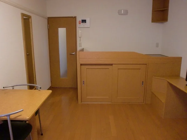 ハイベッド下はたっぷりの収納つき