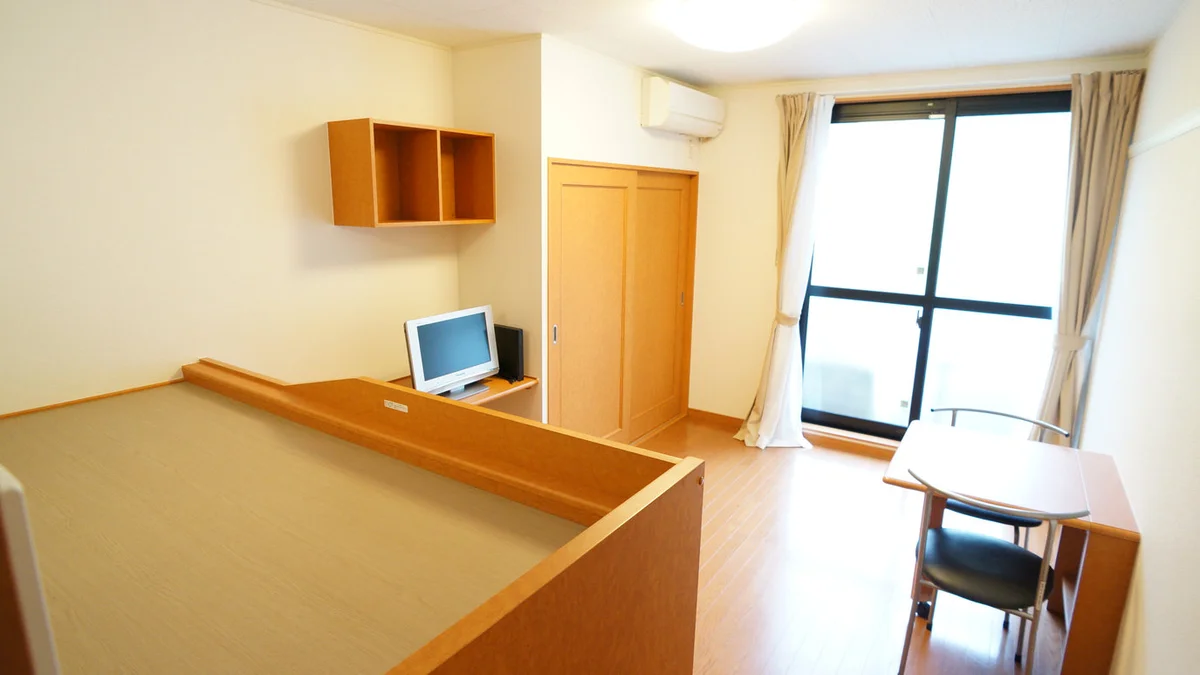 明るいお部屋であこがれの一人暮らし。